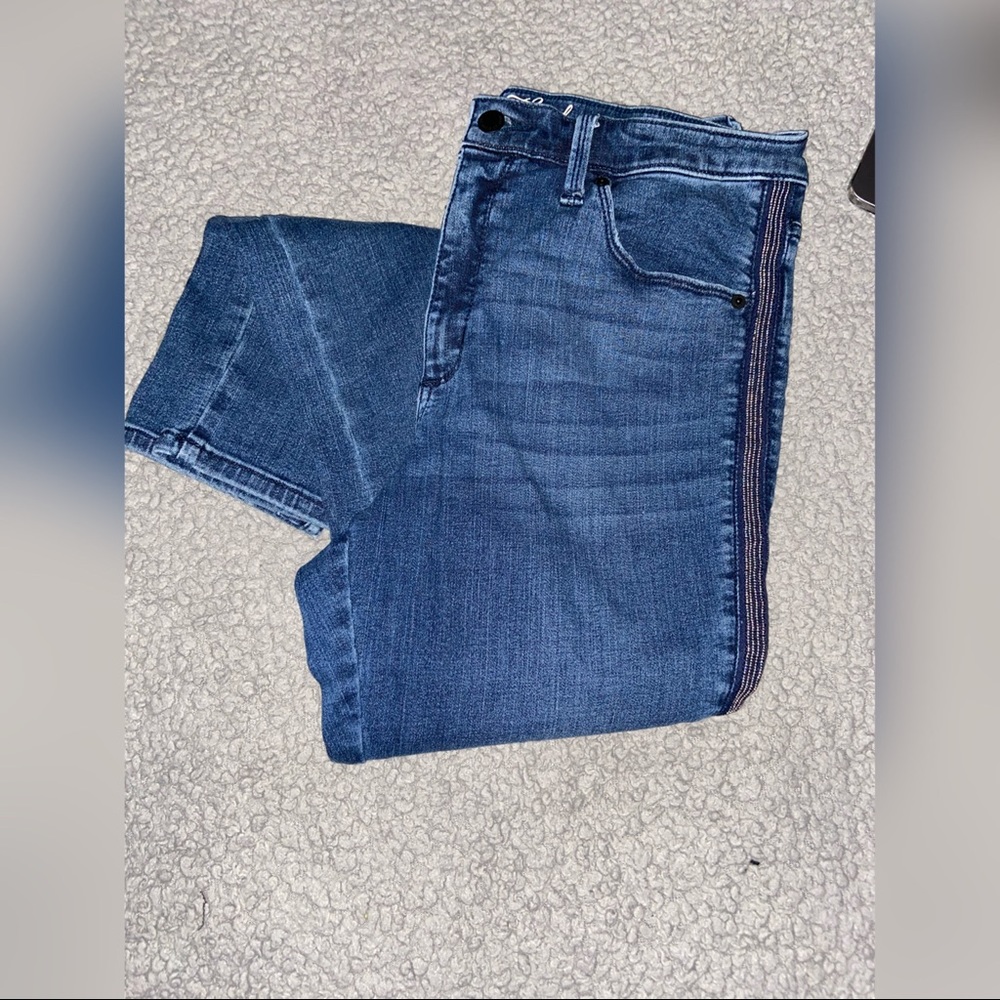 Universal thread jeans